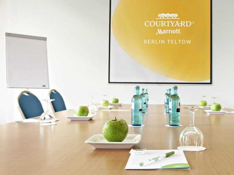 Courtyard By Marriott Berlin Teltow Hotel Exterior photo