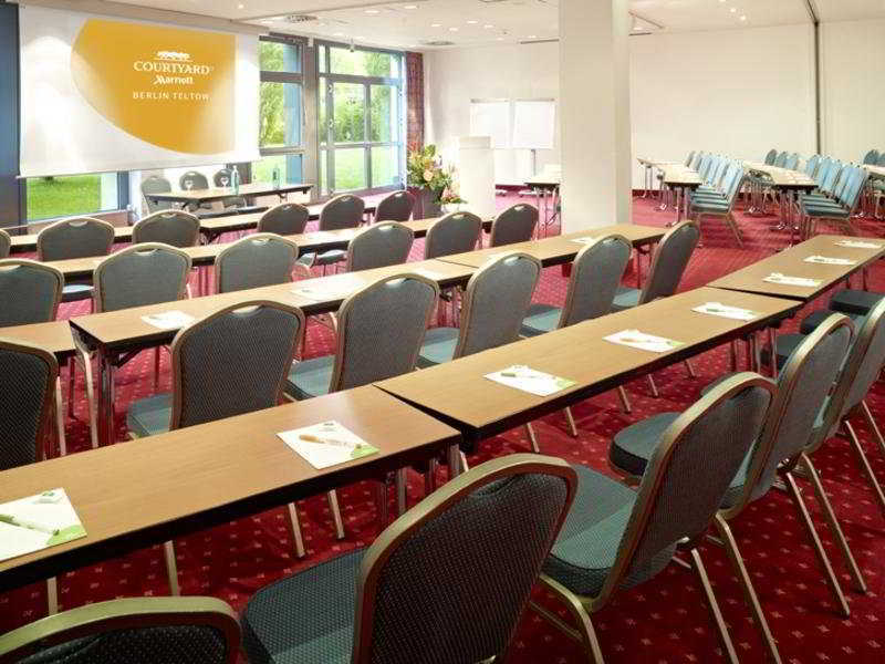 Courtyard By Marriott Berlin Teltow Hotel Exterior photo